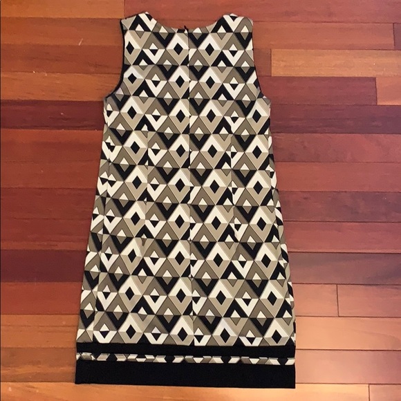 Sleeveless Italian dress - Picture 3 of 4